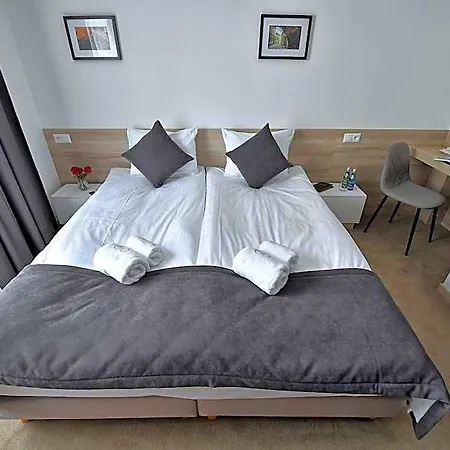 酒店 Lubhotel 3*