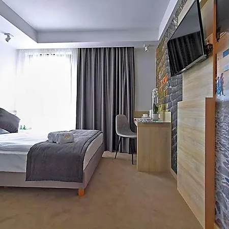 酒店 Lubhotel 3*